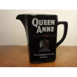 1 PICHET  WHISKY  QUEEN ANNE 