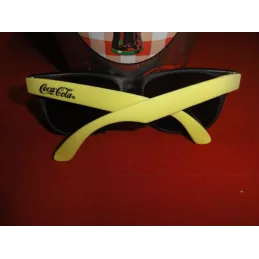 1 PAIRE DE LUNETTE  COCA-COLA 