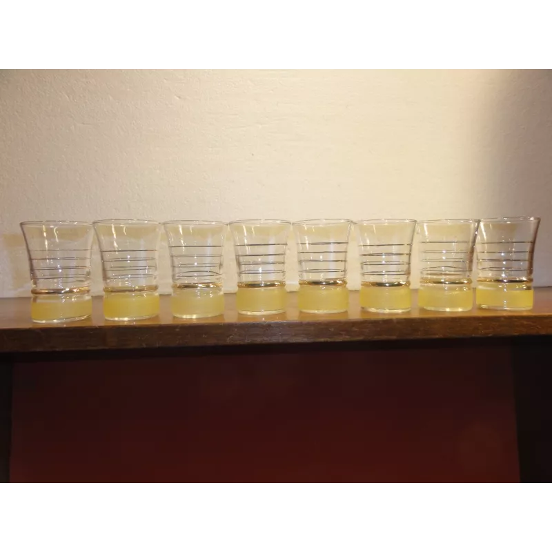 8 VERRES  ANCIENS 7CL