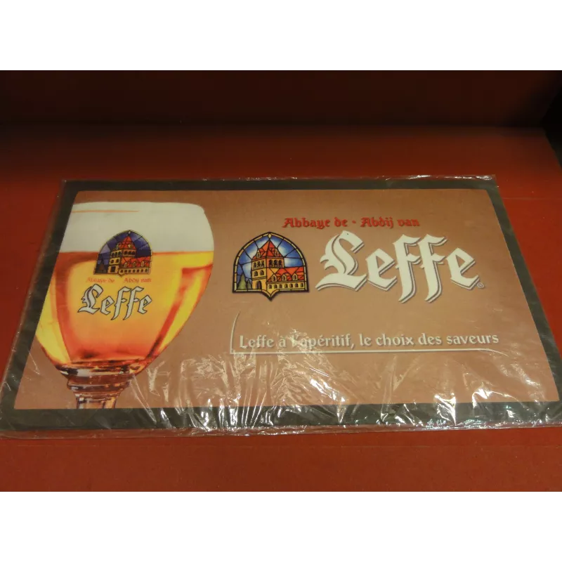 1 TAPIS DE BAR LEFFE 