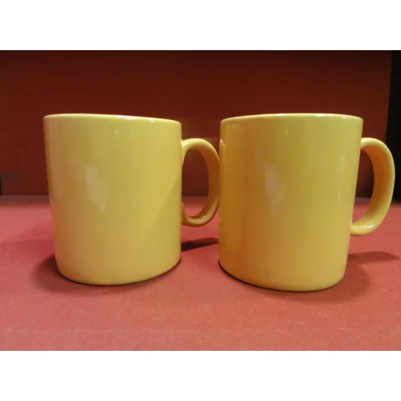 2 MUGS JAUNES