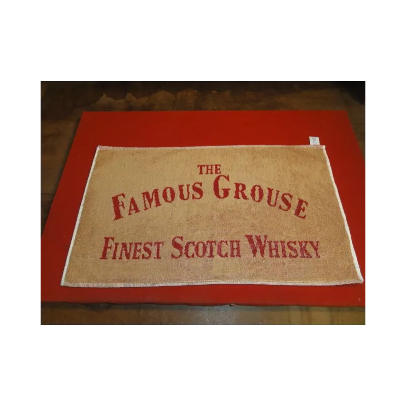 1 TAPIS DE BAR THE FAMOUS GROUSE