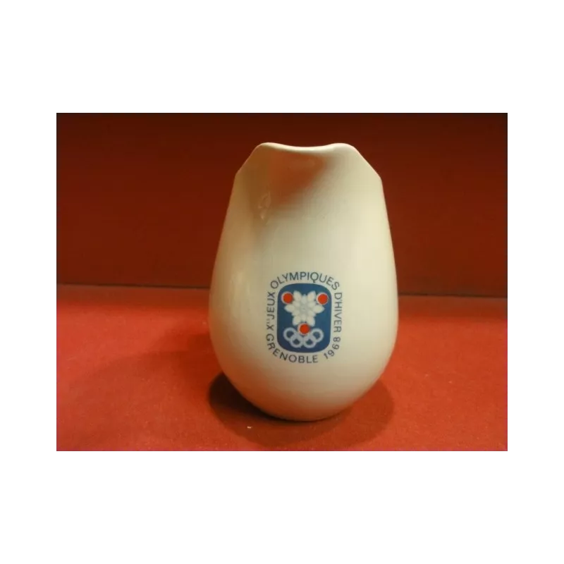 1 POT A LAIT JEUX OLYMPIQUES D'HIVER 1968