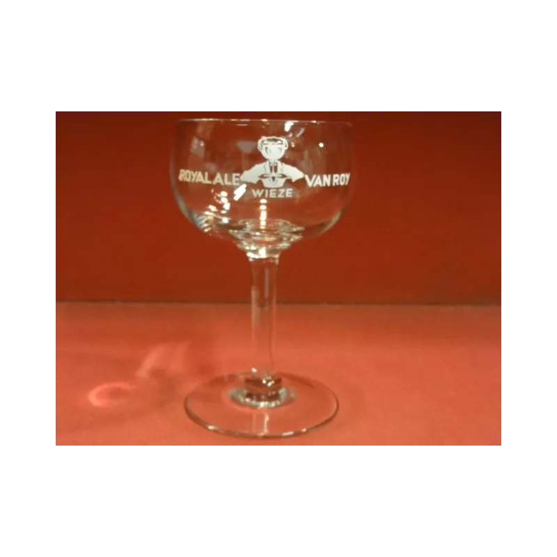 1 VERRE WIEZE 25CL HT. 16.40CM