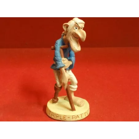 1 FIGURINE TRIPLE-PATTE
