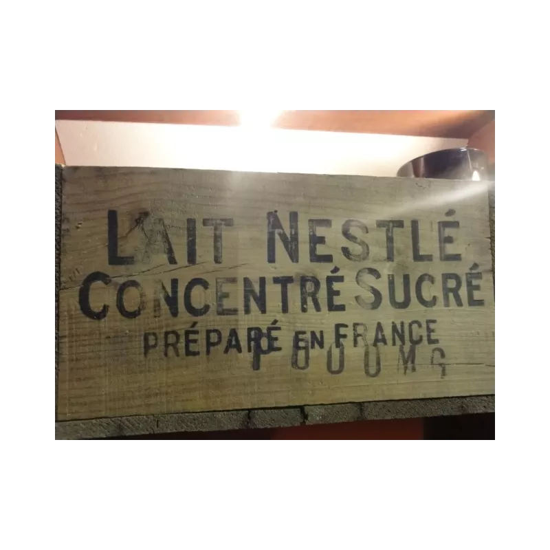 CAISSE EN BOIS  LAIT NESTLE