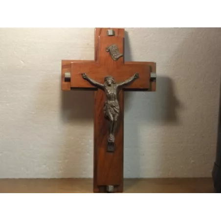 1 CRUSIFIX  30CM X18CM
