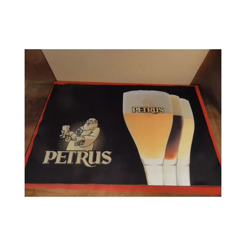 1 TAPIS DE CARTE PETRUS