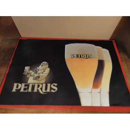 1 TAPIS DE CARTE PETRUS