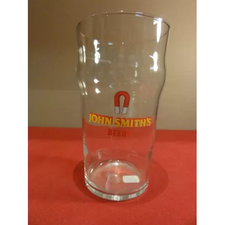 1 VERRE  1 PINT JOHN SMITH'S 