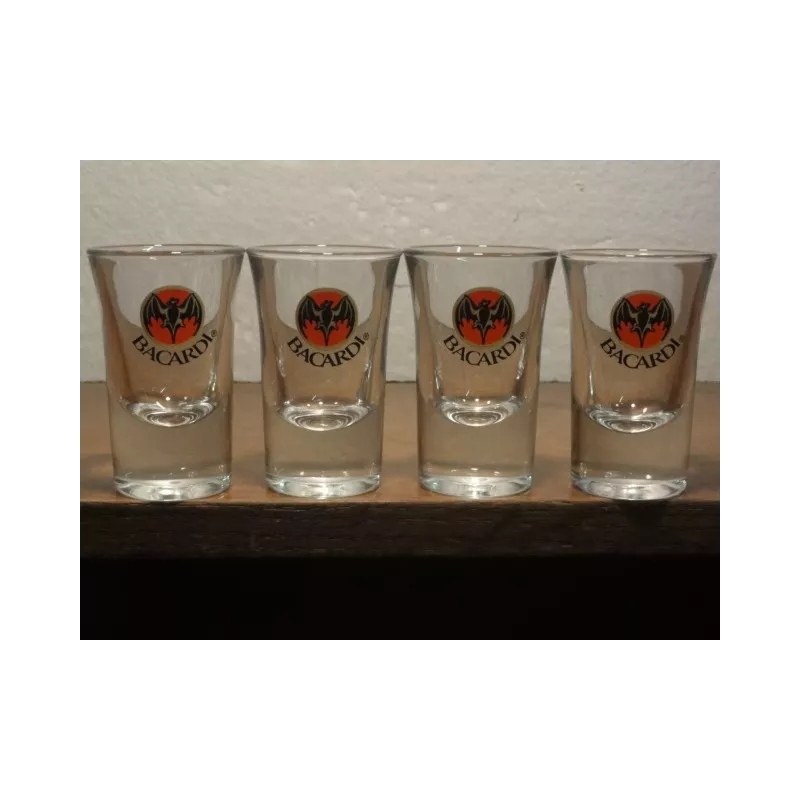 4 SHOOTERS  BACARDI  3CL  HT. 7CM