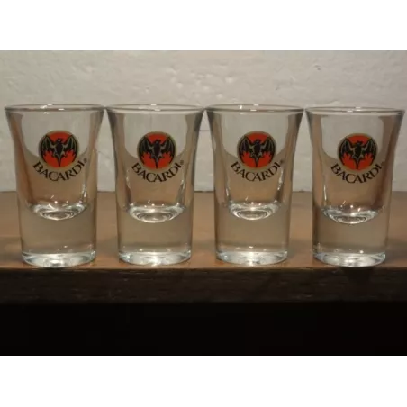 4 SHOOTERS  BACARDI  3CL  HT. 7CM