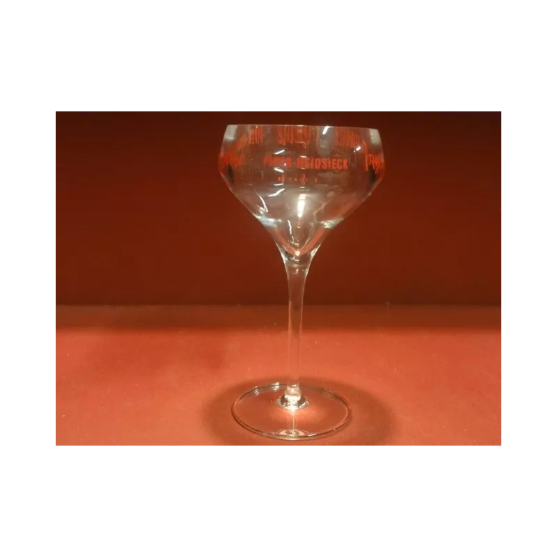 1 VERRE PISCINE  CHAMPAGNE PIPER-HEIDSIECK HT 18.30CM