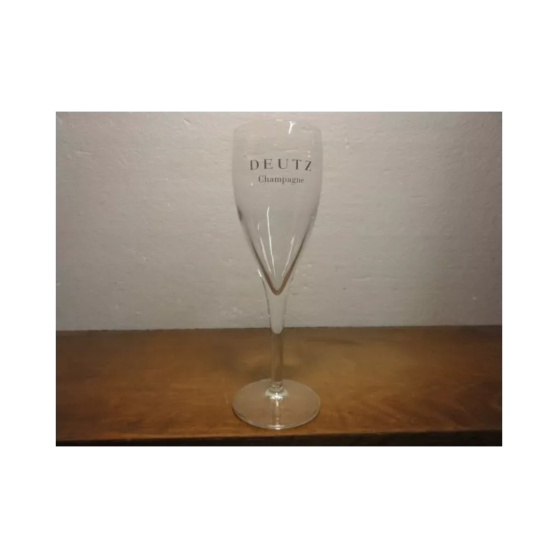 5 FLUTES A CHAMPAGNE DEUTZ 13CL