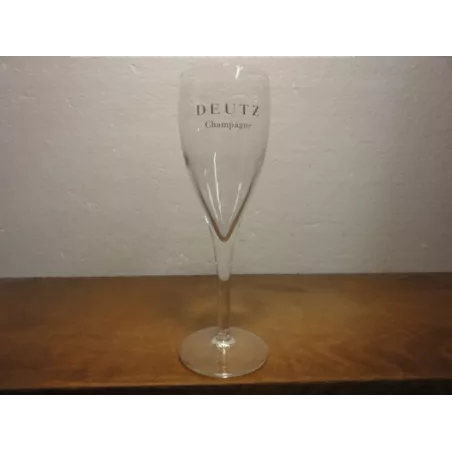 6 FLUTES A CHAMPAGNE DEUTZ 13CL