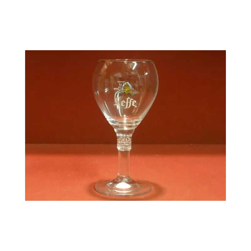 1 VERRE LEFFE 15CL  HT 16.60CM