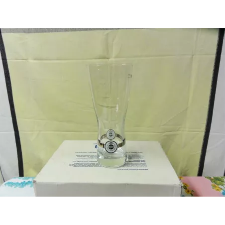1  boite de 6 pints  warsteiner  50cl 