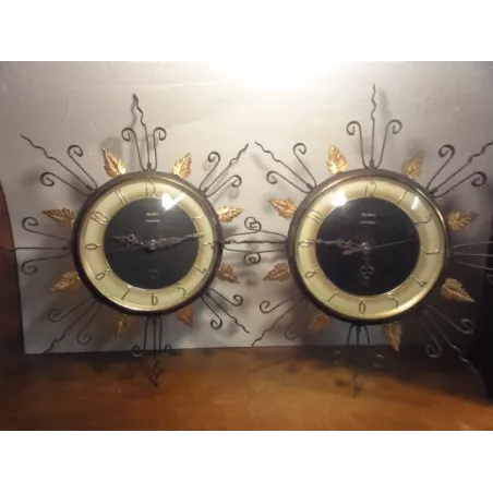 DEUX PENDULES VINTAGE  TROPHY TRANSISTOR 