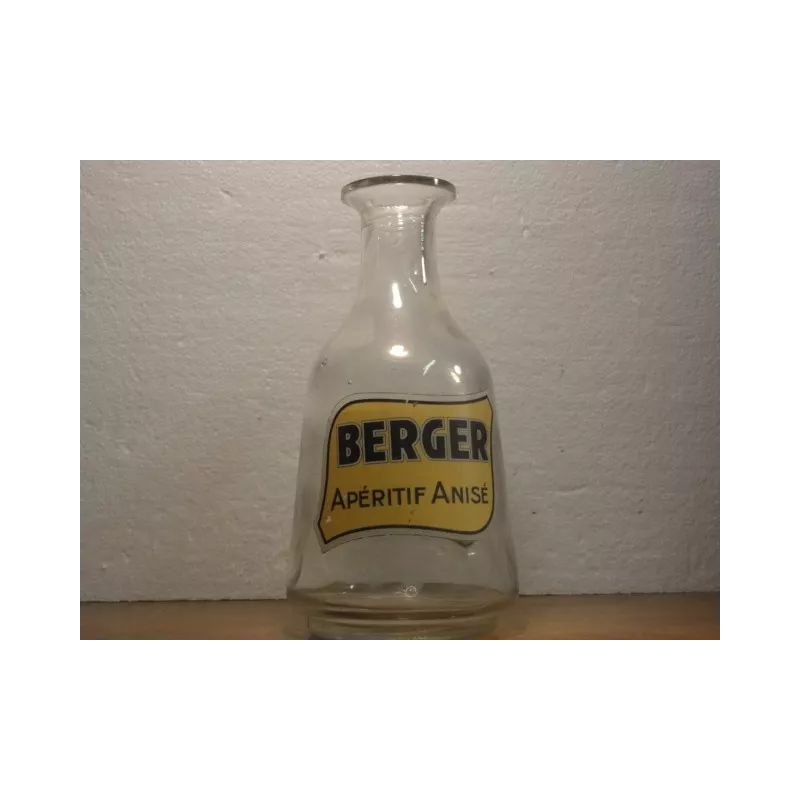 1 CARAFE  UN BERGER 