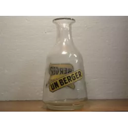 1 CARAFE  UN BERGER 