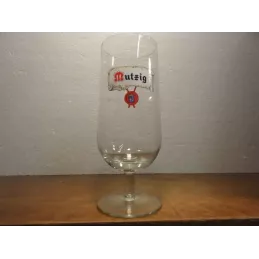 1 VERRE MUTZIG 50CL  YEUX BLANCS  HT. 19.60CM