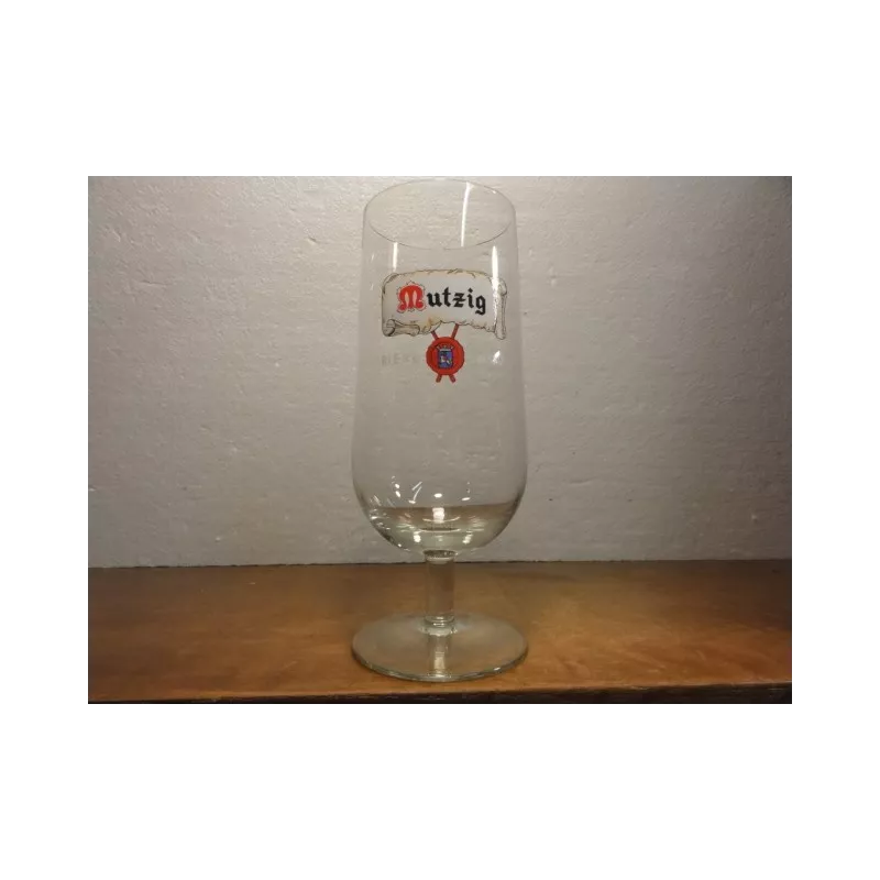 1 VERRE MUTZIG 50CL  YEUX BLANCS  HT. 19.60CM