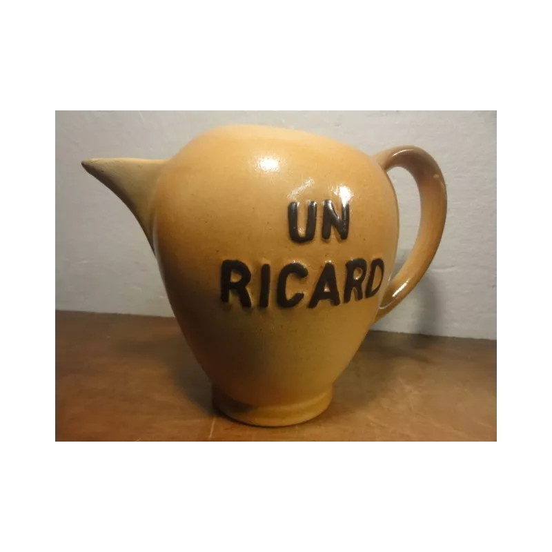 1 PICHET UN  RICARD 1 LITRE ( petit pied)