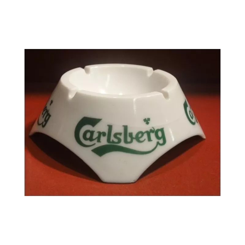 1 CENDRIER CARLSBERG EN OPALINE  DIAMETRE 13CM