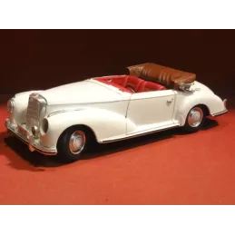 1 VOITURE MERCEDES 300 1/18 MAISTO