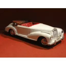 1 VOITURE MERCEDES 300 1/18 MAISTO