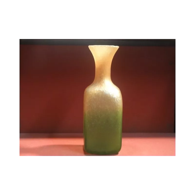 MAGNIFIQUE  VASE HT. 31CM 11X11