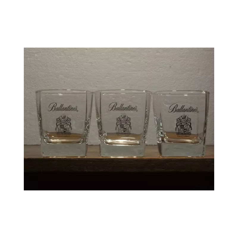 3 VERRES BALLANTINES HT 8CM