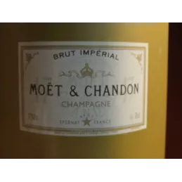 1 BOITE MOET&CHANDON HT. 33CM