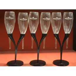 6 FLUTES A CHAMPAGNE MOET&CHANDON AVEC SUPPORTS