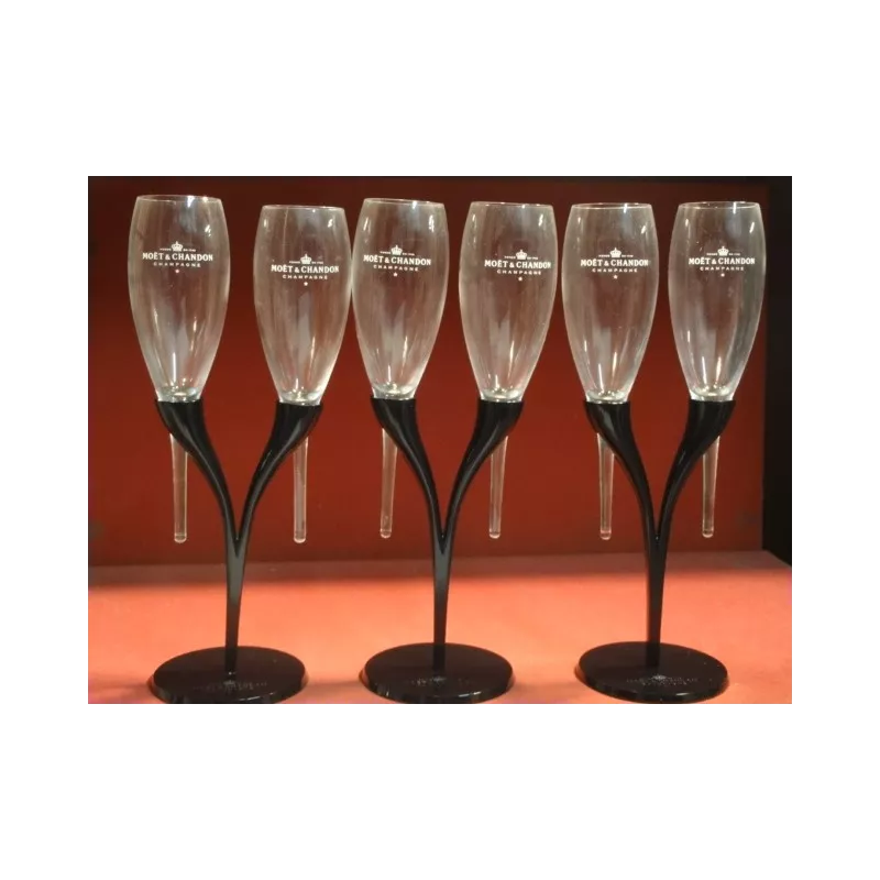 6 FLUTES A CHAMPAGNE MOET&CHANDON AVEC SUPPORTS