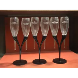 6 FLUTES A CHAMPAGNE MOET&CHANDON AVEC SUPPORTS