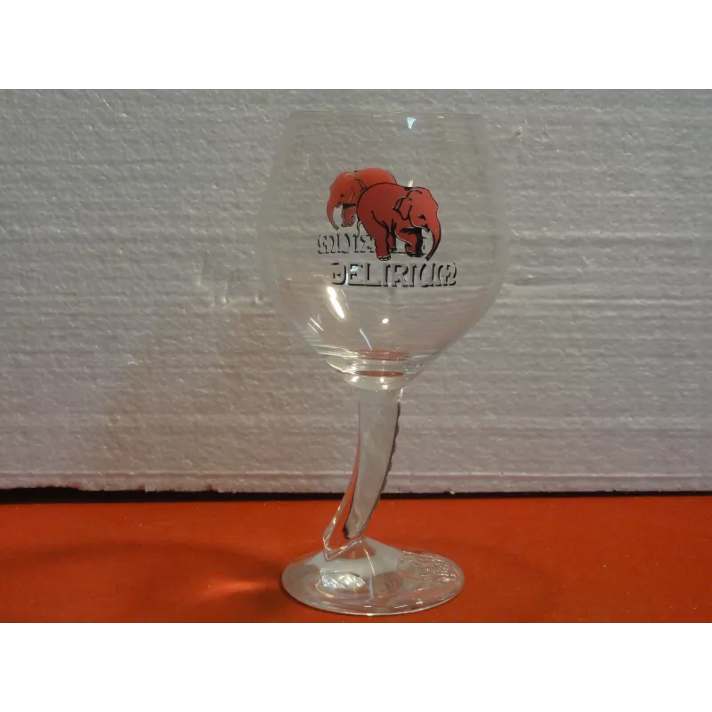 1 VERRE DELIRIUM 33CL HT.21CM