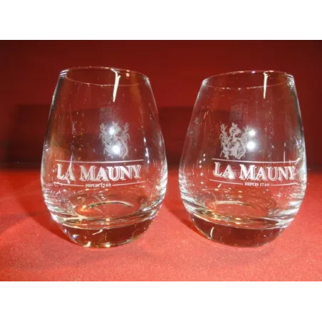 DEUX VERRES RHUM LA MAUNY HT. 9.50CM