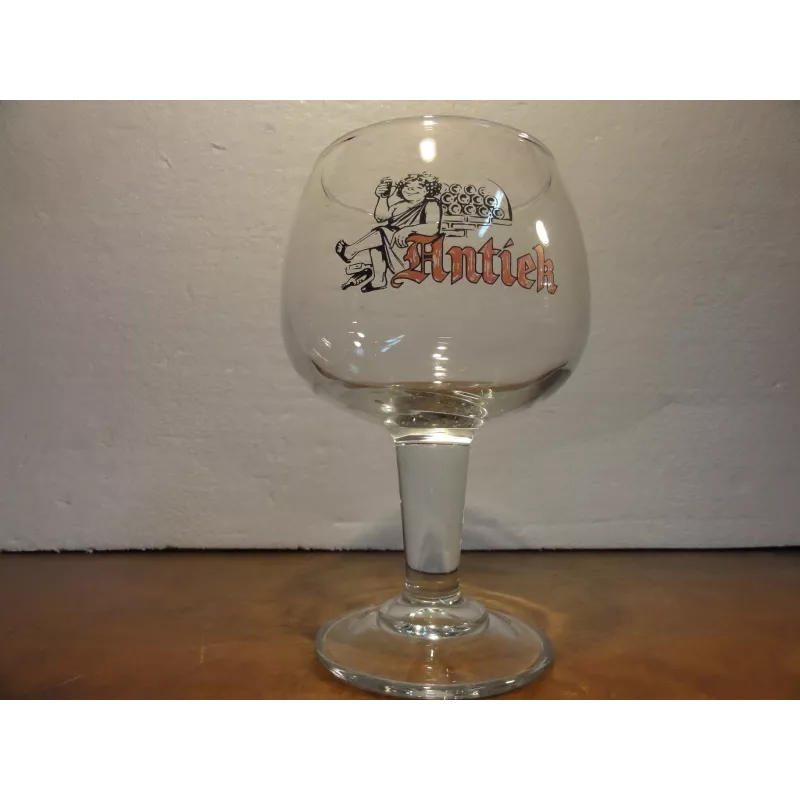 1 VERRE ANTIEK 33CL HT.17CM