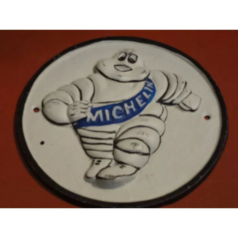 UNE PLAQUE MICHELIN EN FONTE  DIAMETRE 18.20CM