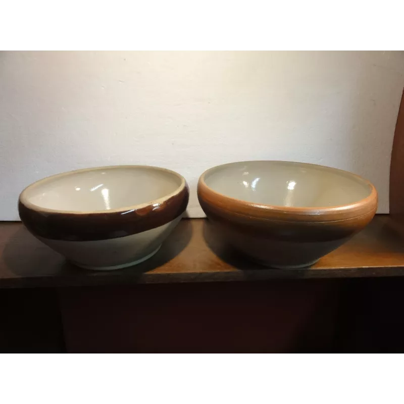 DEUX SALADIERS EN GRES DIAMETRE 22CM DEUX SALADIERS EN GRES DIAMETRE 22CM