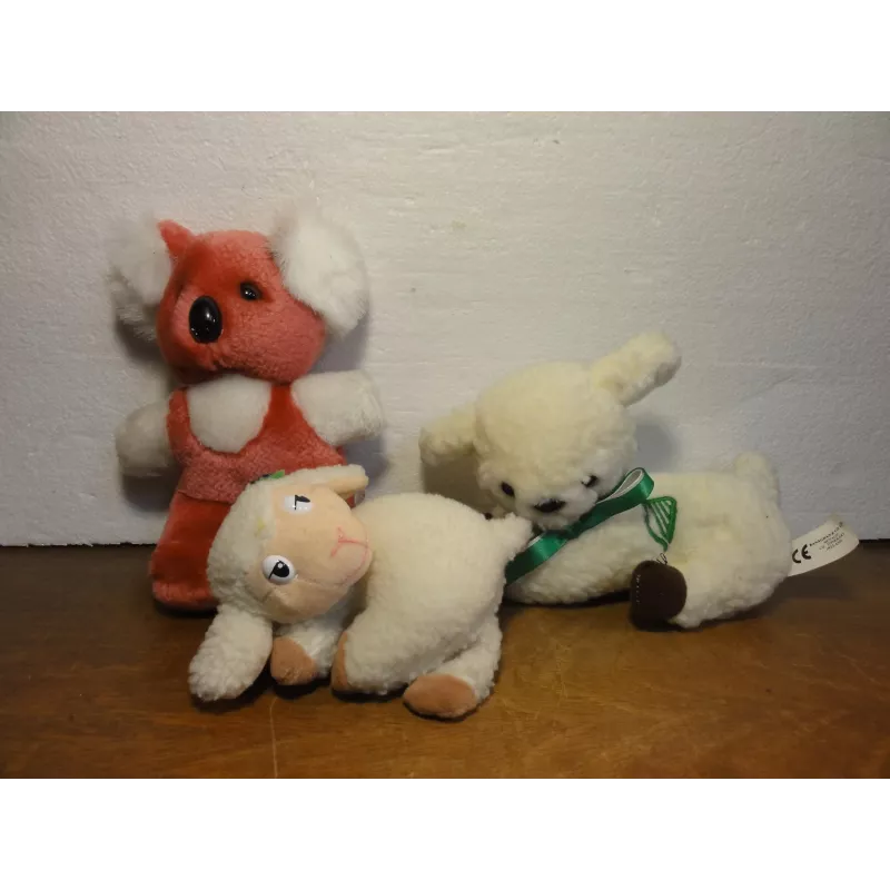 TROIS PELUCHES 