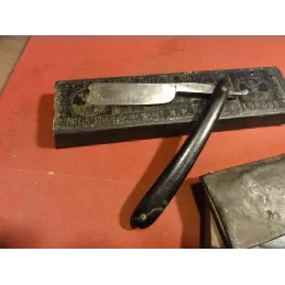 DEUX RASOIRS COUPE CHOUX OPINEL-BLANCHI