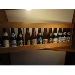 PRESENTOIR  A BIERE  EN BOIS  AVEC 18 BOUTEILLES  DIFFERENTES VIDES