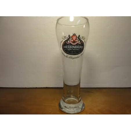 1  VERRE  HERRNBRAU 50CL HT 24.60CM