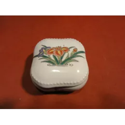 1 BOITE  A BIJOUX EN CERAMIQUE 6.50CM X6.50CM