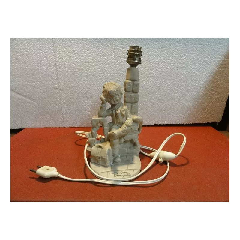 LAMPE EN RESINE UN COIN TRANQUILLE HT 20CM LAMPE EN RESINE UN COIN TRANQUILLE HT 20CM