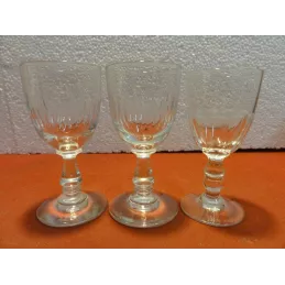 3 VERRES A LIQUEUR  4/5CL HT.10.40CM ET 10CM