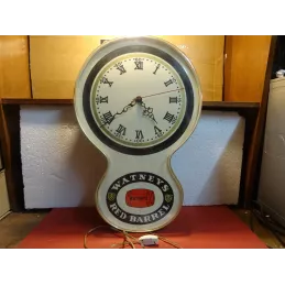HORLOGE LUMINEUSE WATNEY'S RED BARREL  55CM X36CM