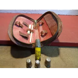 TROUSSE DE COUTURE AVEC DES A COUDRE
